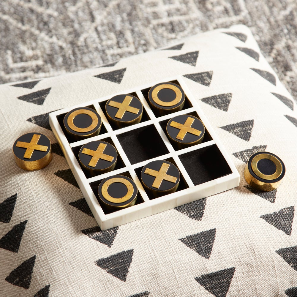 Noughts & Crosses Sculpture