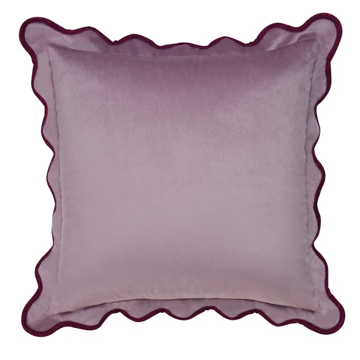 Scallop Edged Pillow 203